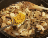 Foto del paso 6 de la receta: NoodlesThai Stile de Pollo y Champiñones con Jengibre y Cúrcuma
