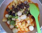 Foto langkah ke 6 dari resep Sambal Goreng Kentang, Telur Puyuh, Ati Ampela & Petai.