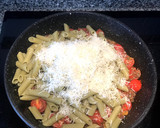 Foto del paso 6 de la receta: Pasta con cherry, alcaparras y parmesano