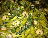 Foto langkah ke 4 dari resep Cah kangkung udang.