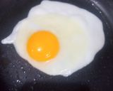 A picture of step 1 of Fried egg.