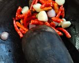 Foto langkah ke 2 dari resep Balado Terong Telur.