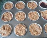 Áfonyás - málnás - fehér csokis muffin recept fázis 9 fotója