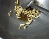 কারি-রসুন ভাজা(curry rasun bhaja recipe in Bengali) রেসিপির ধাপ 4 ছবি