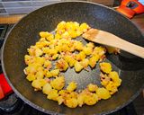 Szalonnás-tojásos krumpli 🥓🥚🥔 recept fázis 3 fotója