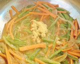 Foto del paso 11 de la receta: Tallarines con pollo, champiñones y verduras