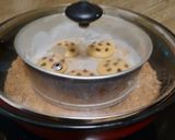 ভ্যানিলা এন্ড চকোলেট স্টাফড্  কুকিজ (vanilla and chocolate stuffed cookies recipe in Bengali) রেসিপির ধাপ 3 ছবি