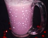 A picture of step 2 of Pomegranate milkshake.