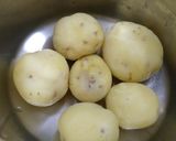 A picture of step 2 of Mutton mince staffing in potato cutlets.