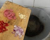 Foto langkah ke 4 dari resep Tumis Jamur Sosis Saus Tiram Masakan Ala Anak Kos.