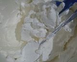 Foto langkah ke 2 dari resep Butter cream hollmann soft cream.