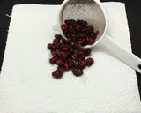 Foto del paso 3 de la receta: Budín Navideño con arándanos y pepitas de chocolate