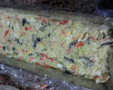 Foto del paso 9 de la receta: Pastel frío de pan de molde, salmón y surimi