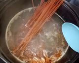 Hình bước làm 3 của món Mì Ý Củ Dền Xúc Xích Chorizo