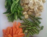 Foto del paso 2 de la receta Fideos secos con verduritas y jamón