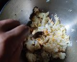 A picture of step 3 of Aloo paneer ke parathe.