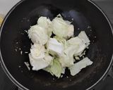 Foto langkah ke 3 dari resep Tumis Kol Daging.