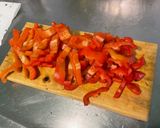 Une image de l'étape 7 de Médaillons de porc grillés à la moutarde et poivrons rouges.