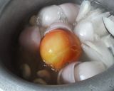A picture of step 2 of Egg gravy.