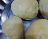 A picture of step 1 of Aloo Chokha.