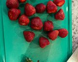 Foto langkah ke 1 dari resep Salad Buah Melon & Stroberi 🍈🍓.