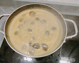 Foto del paso 4 de la receta: Pescadilla con almejas en salsa verde