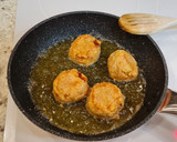 Foto del paso 6 de la receta: Albóndigas de merluza en salsa de ajo y perejil
