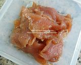 รูปขั้นตอนการทำที่ 1 ของ หมูหมักผัดพริกขี้หนู