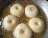 Foto langkah ke 5 dari resep Donat Menul Maizena.