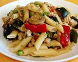 Foto del paso 2 de la receta Pasta con vegetales, picada de pollo y salsa de soja