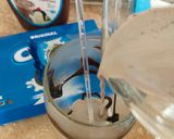 A picture of step 2 of Oreo Shake 🧋.