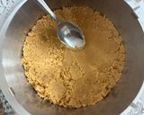 Foto del passaggio 2 della ricetta Cheesecake alla Vaniglia con Gelée al Mango🥧🥭