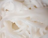 Hình bước làm 1 của món Mì cá nấu cà chua
