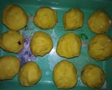 Foto langkah ke 4 dari resep Yellow Sweet poteto ball bread crums with chocolatos.