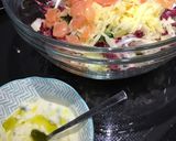 Foto del paso 1 de la receta: Ensalada de salmón ahumado con aliño cítrico de yogur