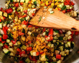 Foto del paso 2 de la receta: Bowl de quinua con vegetales🥒🌶️🧅crocantes...!