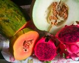 Foto langkah ke 1 dari resep Es Buah MeNaPa (Melon Naga Papaya) Kiko.