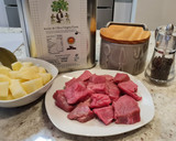 Foto del paso 4 de la receta: Patatas guisadas con carne y tomate