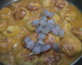 Foto del paso 8 de la receta: Albóndigas de rape y langostinos con pizca de curry