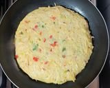 Foto del paso 2 de la receta: Tortilla de fideos a la pizza 🍝