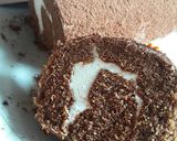 Foto langkah ke 6 dari resep Chocolatos Roll Cake.