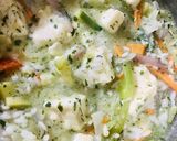 Foto del paso 4 de la receta: ARROZ CON VERDURAS 🍅🌽🫑🧅🥬🥦🥕Y CUBOS DE QUESO CUARTIROLO 🧀