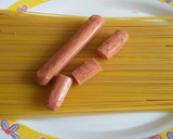 Foto del paso 1 de la receta: Espaguetis con salchichas (Salchigheti) :)