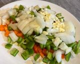 Foto del paso 1 de la receta: Pasta con pollo y verduritas🍗🍅🧅