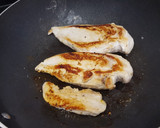 Foto del paso 2 de la receta: Pizza con base de pollo sin horno low carb
