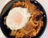 Hình bước làm 4 của món Cơm bò Gyudon