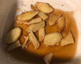 A picture of step 1 of Mayogee麻油雞 (black sesame oil chicken).