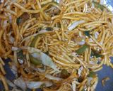 A picture of step 14 of Chinese noddles with manchurian kofta😋.