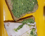 Foto del paso 2 de la receta: Selladito Fácil de Pan Integral con Salsa Pesto y Jamón 🌟