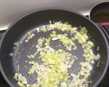 Foto del paso 1 de la receta: Farfalle al curry de manzana y limon